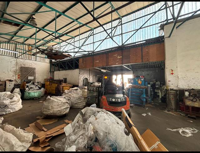 503M² WAREHOUSE TO LET IN STIKLAND INDUSTRIAL
